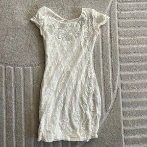 Hollister White Lace Lined Mini Dress, in size M 🤍